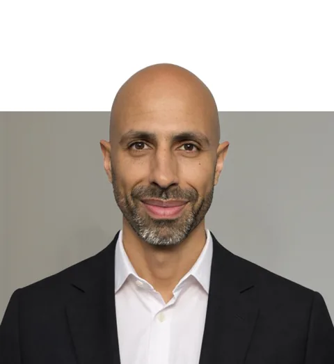 Portrait of Dr Jonathan Hyer