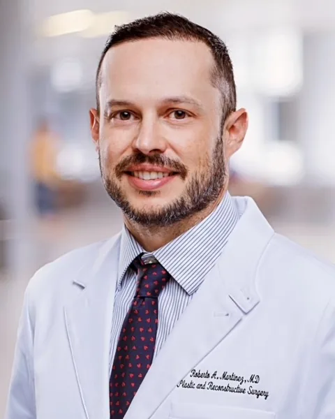 Portrait of Roberto Martinez, MD