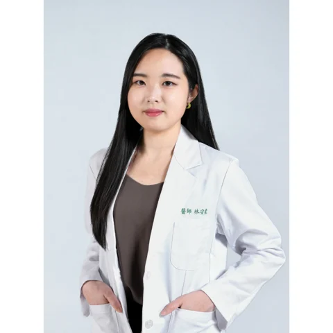 Portrait of An-Rou Lin